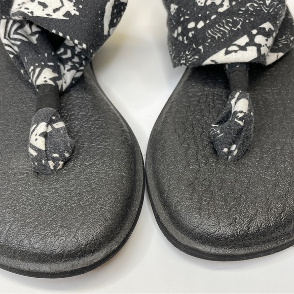 Sanuk Sandals Womens 8 Black White Yoga Sling Shoes Fabric Flip Flops Summer - Picture 4 of 11